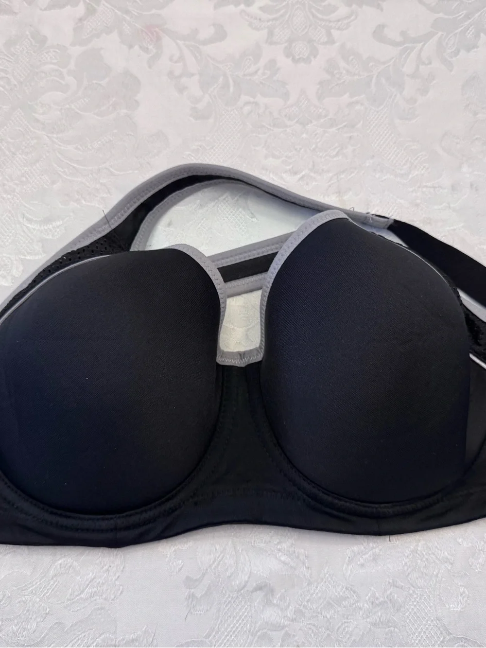 Wacoal Lindsey Sport Bra Size 36C Contour Underwire Med Impact 853302 Black